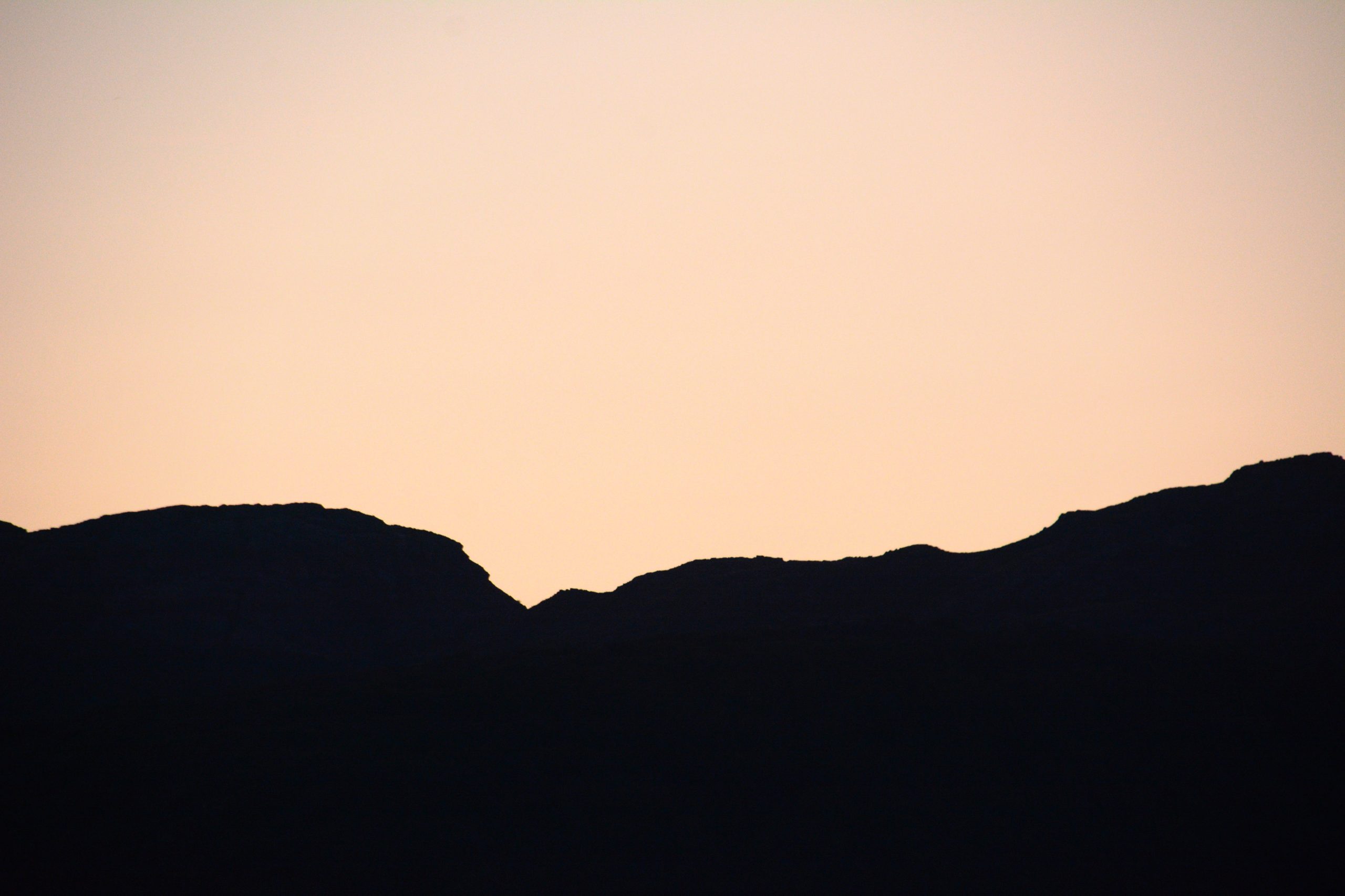 Close up photos of a hilly horizon at sunset